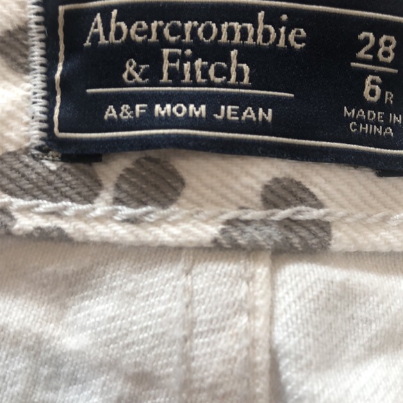 NWT Abercrombie Mom Jean - Picture 3 of 4